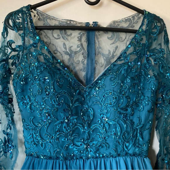 Turquoise gown - Picture 3 of 4